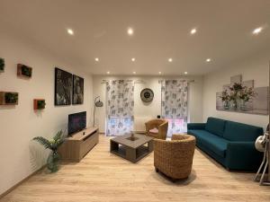 Posezení v ubytování SUPERBE T3 AVEC PARKING ET TERRASSE en PLEIN CENTRE-VILLE