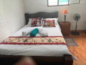 Una cama o camas en una habitación de Casa campestre PAVO REAL