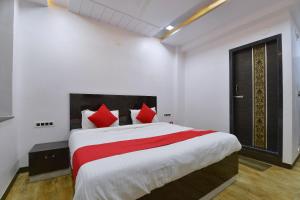 صورة لـ Hotel O Kitchen & Highway Inn في آبو روود