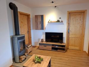 TV a/nebo společenská místnost v ubytování Haus Monika