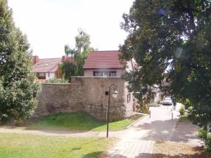 a brick wall in front of a house at Ferienhaus Kyffhäuser in Bad Frankenhausen