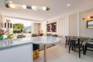 a kitchen and dining room with a table and chairs at Casa do Gil in Loulé +24 photos