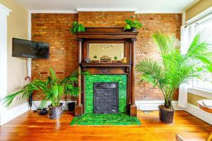 Фотография из галереи Jungle Book by Jungle House Walkable to High Street Downtown & Short North Near Nationwide Arena OSU & Convention Center Free Parking 5 800 Reviews в Колумбусе