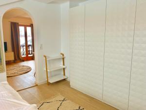 Postel nebo postele na pokoji v ubytování Feine FeWo im DG am Tegernsee