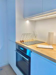 Kuchyň nebo kuchyňský kout v ubytování Feine FeWo im DG am Tegernsee