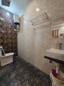 a bathroom with a sink and a mirror at Hotel Devi Residency Vrindavan - Near Premanand ji Maharaj And Prem Mandir, Banke Bihari ji in Jāmb