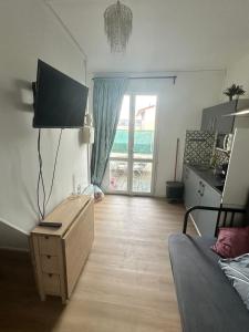 Et tv og/eller underholdning på Paris - Metro à 5 minutes grande terrasse