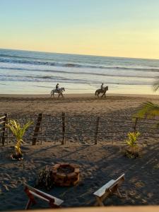 Afbeelding uit fotogalerij van Surf House Mizata in Santa María Mizata