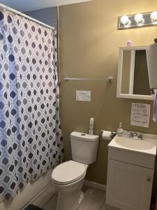 Koupelna v ubytování Revelation Home + 28 fotografií