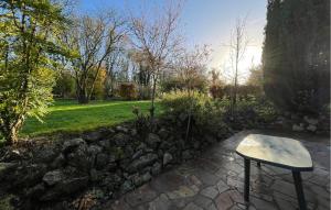 Zahrada ubytování 2 Bedroom Cozy Home In Heugueville-Sur-Sienne