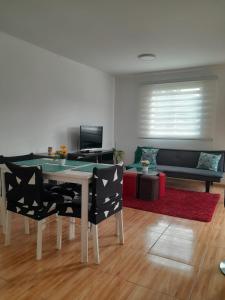 TV a/nebo společenská místnost v ubytování Cabaña Rayantu Antuco