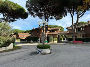 El barrio en el que está el departamento o un barrio cercano