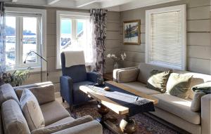 Khu vực ghế ngồi tại Stunning Home In Jelsa With Wifi