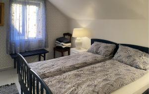 Giường trong phòng chung tại Stunning Home In Jelsa With Wifi +22 ảnh