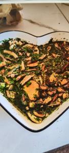 Boukot OuolofにあるTortuga Lodge Mission BaoBabのピザ