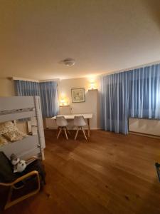 Posezení v ubytování Agrimonia - 5,5-Zi Duplex Wohnung bis 11 Personen mit eigenem Garten