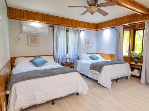 Postel nebo postele na pokoji v ubytování Tropical tides