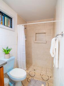 Koupelna v ubytování Tropical tides + 83 fotografií