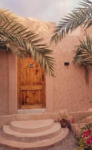 a entrance to a house with a wooden door at Shasha Ecolodge in Siwa