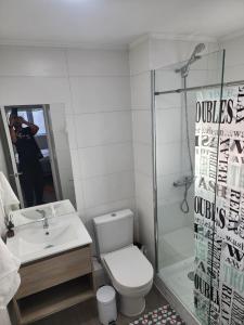 Koupelna v ubytování Departamento 2D y 2B cómodo y central + 9 fotografií