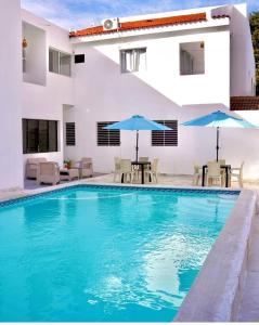 Hồ bơi trong/gần Hotel Montesilva