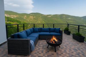 Общий вид на горы или вид на горы из дома для отпуска