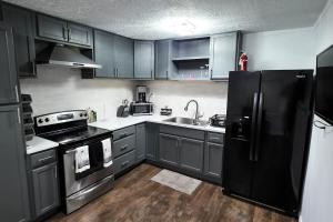 Kuchyň nebo kuchyňský kout v ubytování The Cornerstone Spacious Home Easy Access