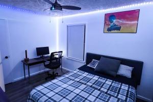 Postel nebo postele na pokoji v ubytování The Cornerstone Spacious Home Easy Access