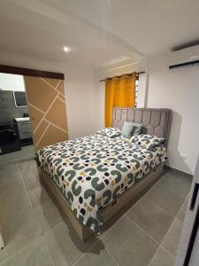 En eller flere senge i et værelse på T2 moderne a 300 m hopital cayenne