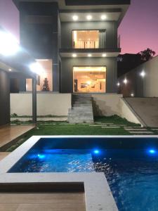 Hồ bơi trong/gần Casa em Guarapari +16 ảnh