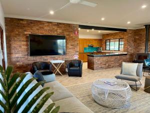 Et tv og/eller underholdning på Entire vineyard estate, hunter family gatherings