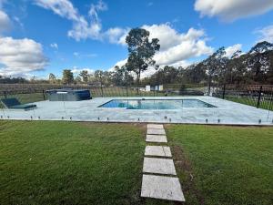 Swimmingpoolen hos eller tæt på Entire vineyard estate, hunter family gatherings