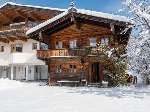 a log cabin in the snow at Sixhäusl in Kirchberg in Tirol