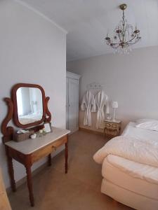 Giường trong phòng chung tại Chez Paulette