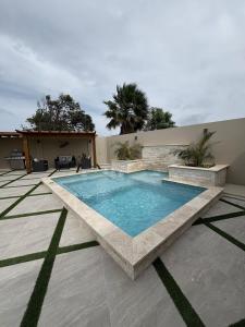 Bazén v ubytování Garden Studio in Santa Cruz - Bohemian Style with pool nebo v jeho okolí