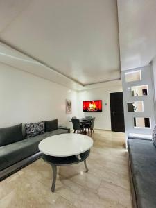 Μια τηλεόραση ή/και κέντρο ψυχαγωγίας στο founty Rsidence agadir bay1