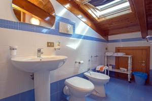 a blue and white bathroom with a sink and a toilet at B&B Fasolino in Castellabate