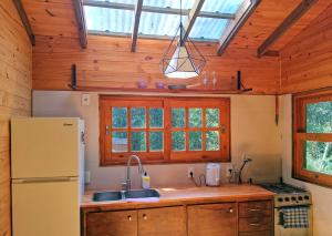 Nhà bếp/bếp nhỏ tại cabaña del monte