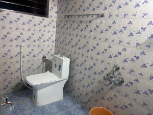 Et badeværelse på CR Residency + 32 billeder