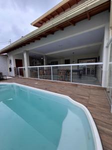 Πισίνα στο ή κοντά στο Casa com Piscina na Grande Florianópolis