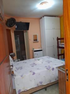 Una cama o camas en una habitación de Recanto das Rosas