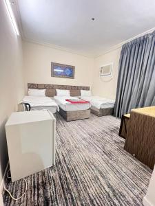 Postel nebo postele na pokoji v ubytování منازل الزائرين3