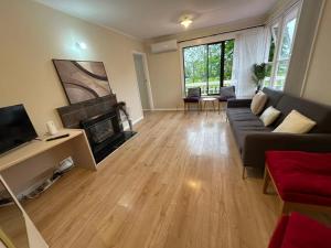 Et tv og/eller underholdning på Entire chalet near CBD