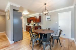 Køkken eller tekøkken på Marbella Lane - Seaside Retreat Laundry P