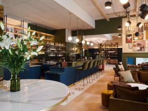 Un lugar para sentarse en Square Lodge Hotel Accor - La Roche-sur-Yon