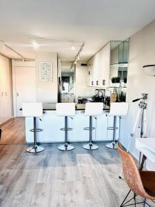 Afbeelding uit fotogalerij van Beautiful bright cozy condo! in Minneapolis