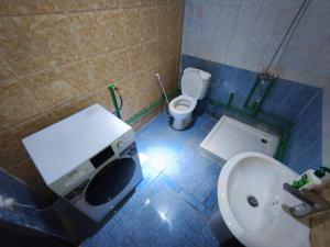 Koupelna v ubytování KhavaQatar Hostel 1 بيت مشترك + 6 fotografií