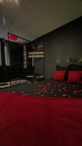 Кровать или кровати в номере Ô Saphir Spa - Maison N1 +5 фотографий