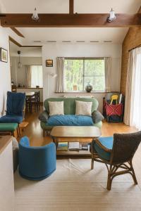 Posezení v ubytování 森の中で仲間や家族とゆっくり過ごせる温泉付コテージ 会員制別荘地で広大なプライベート空間 ペット可 那須高原りんどうハウス