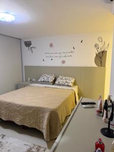 Giường trong phòng chung tại Suíte Pé na Areia